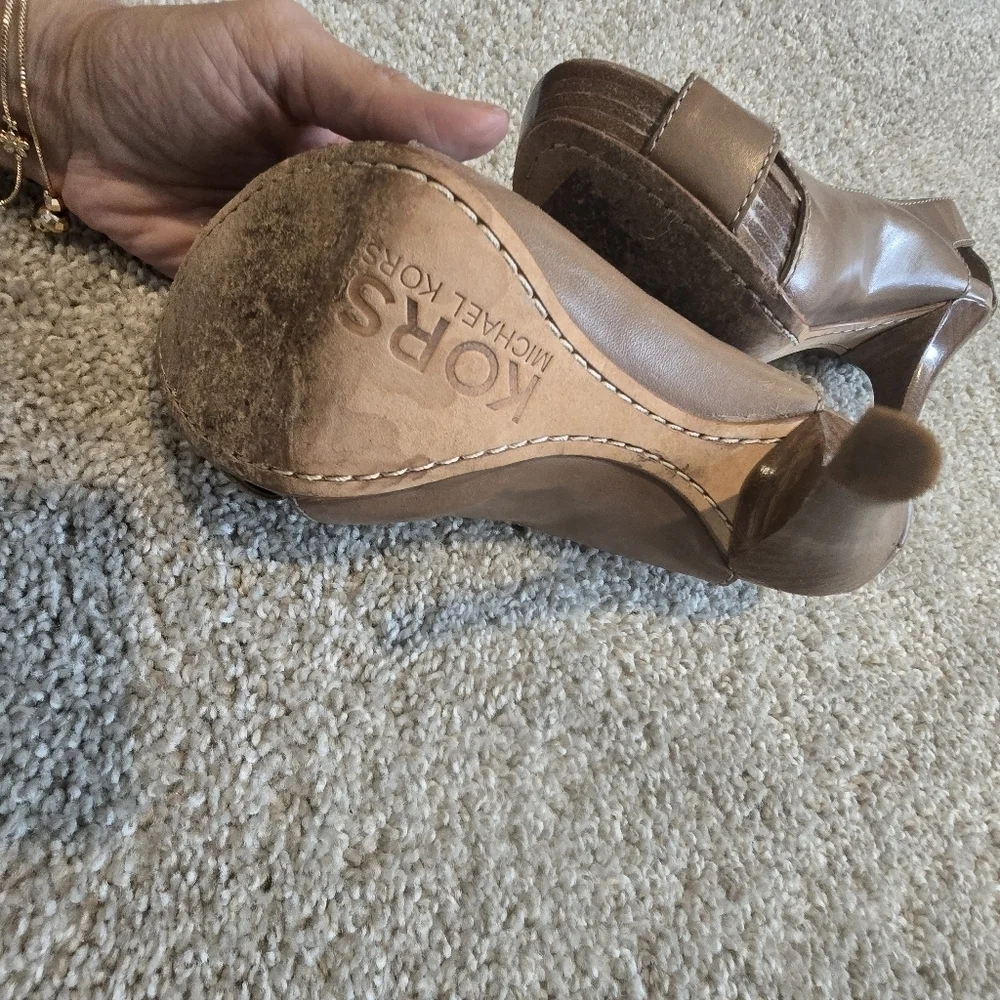 Michael Kors Women's Tan Peep Toe Heels